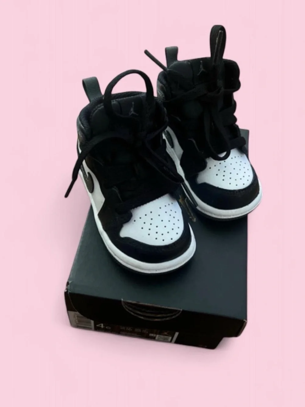 Jordan 1 Mid Toddlers Black and White Sneakers